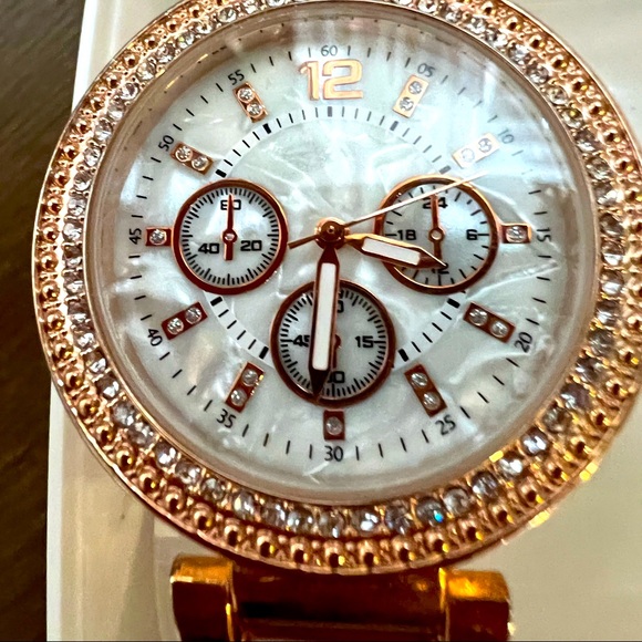 BELLA Fashion Watch - Picture 5 of 6